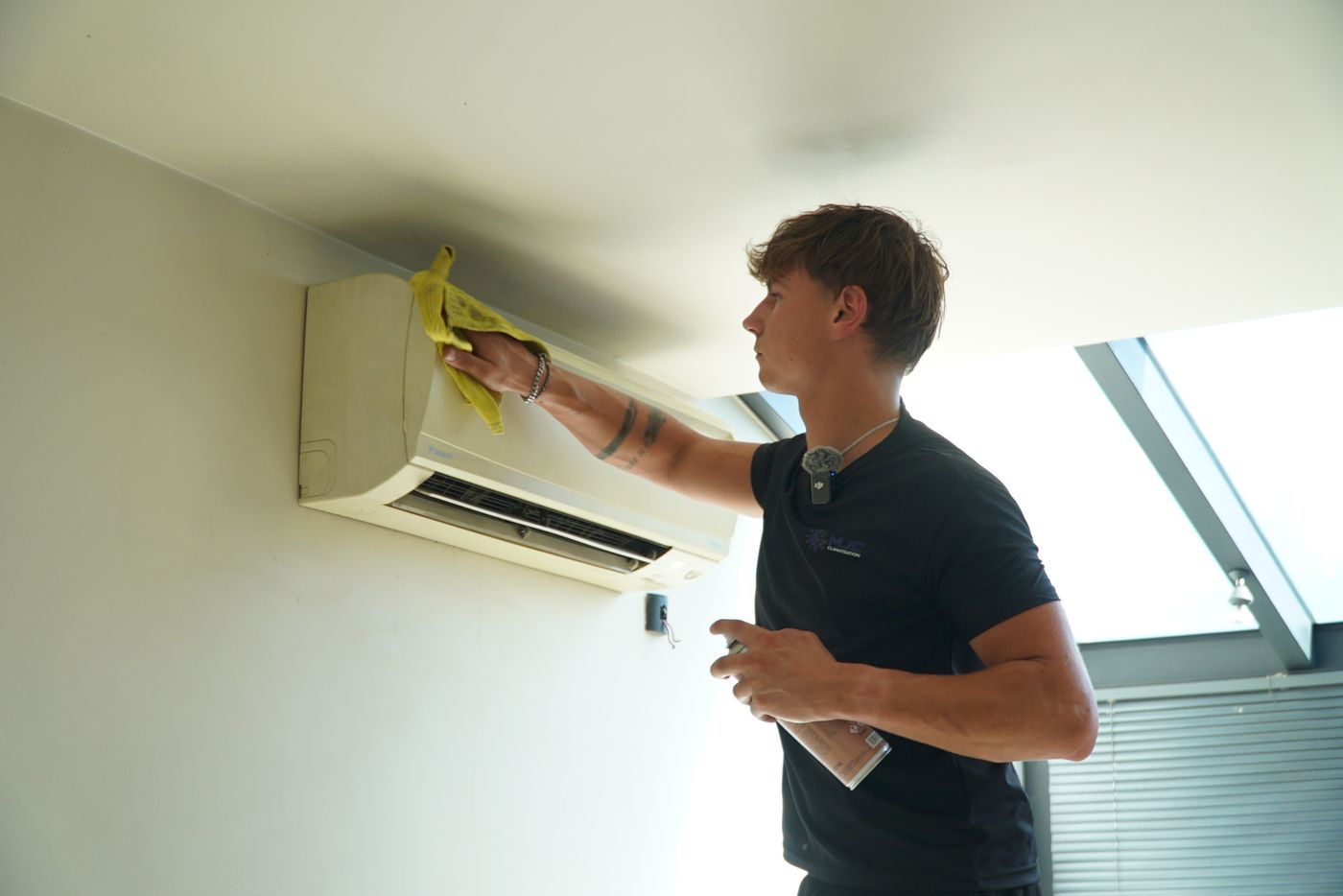 Nettoyage et entretien d'une climatisation par MJC Climatisation